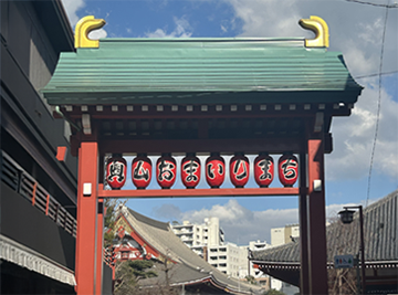 浅草寺の「奥山おまいりまち」の門