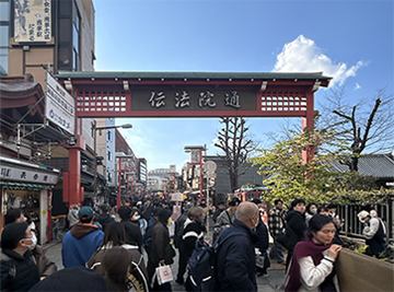 浅草の伝法院通りの様子