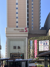 アワーズイン阪急S棟の外観